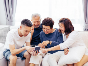 A guide to teaching elderly parents how to use a smartphone ...